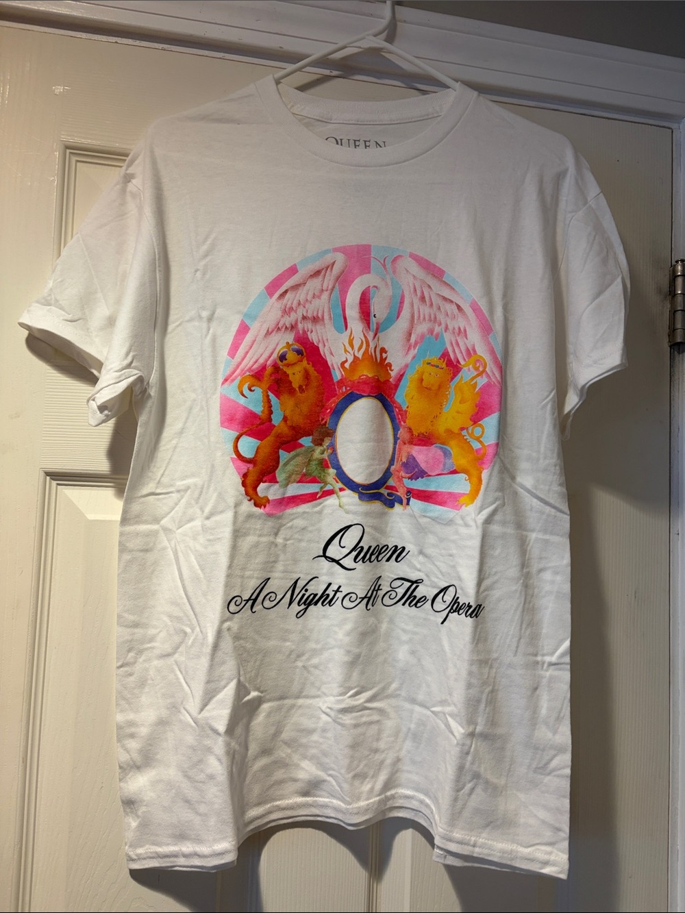 Queen 'A Night At The Opera' 100% Cotton Graphic Tee Short-Sleeve in White M